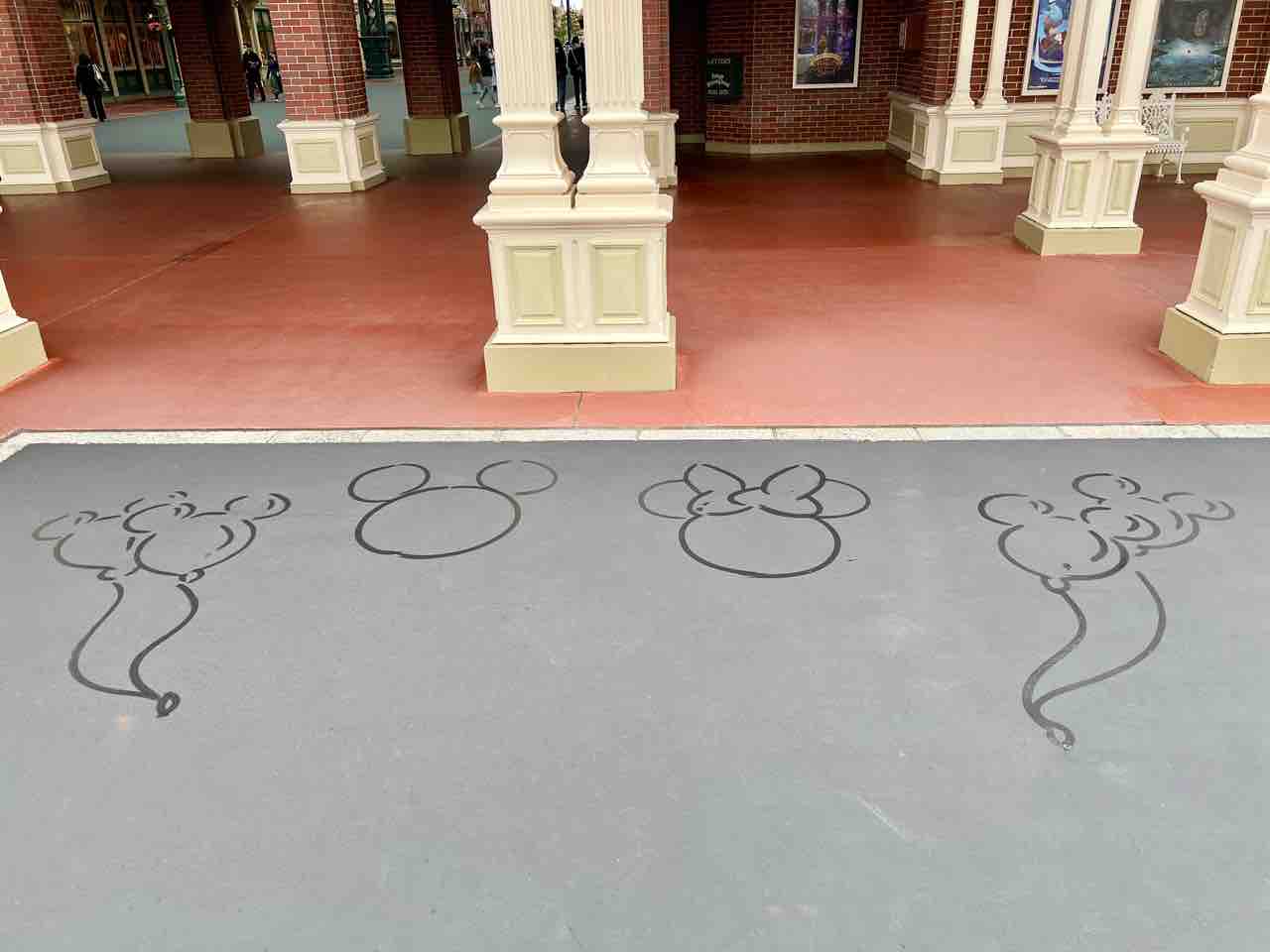 地面に風船ミッキー見つけた 噂のdヲタくんのディズニーレポート