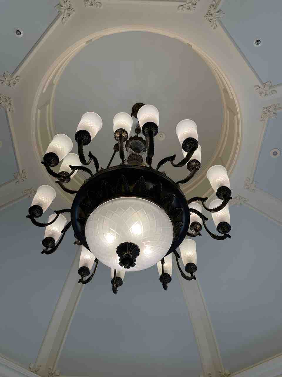 なぜかウォルトディズニースイートの電球の写真がたくさんでてきた 噂のdヲタくんのディズニーレポート