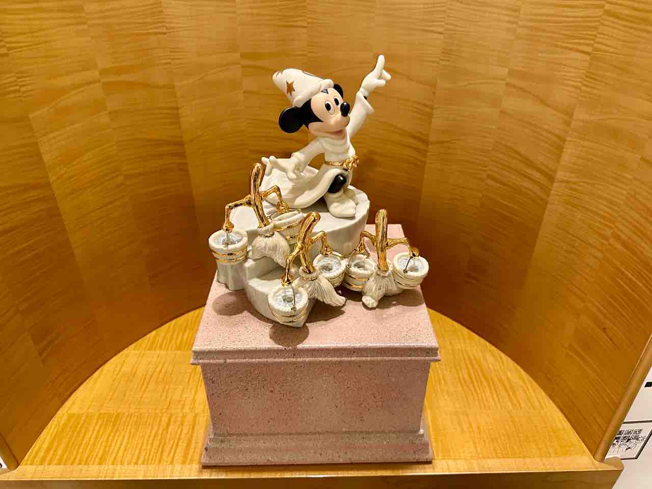 1泊183000円！ミッキーズ・プレミア・スイート【アンバサダーホテル