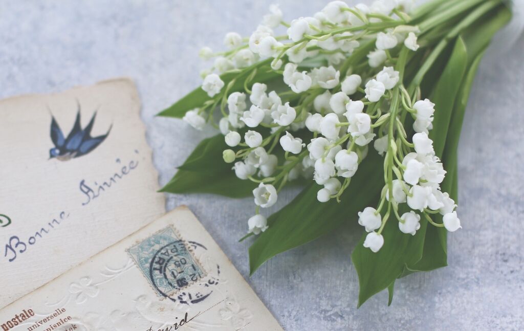5月1日はスズランの日 幸せを贈ろう オリジナルカラーな切り花をお届け アートフラワーカメレオン