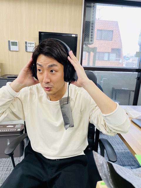 佐々木ヘッドセット装着