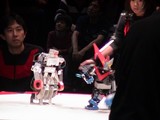 ナナコちゃん操るグレートマジンガァ、足踏みが安定していた、GP選手もスタッフもひとなつっこいナナコのとりこに・・