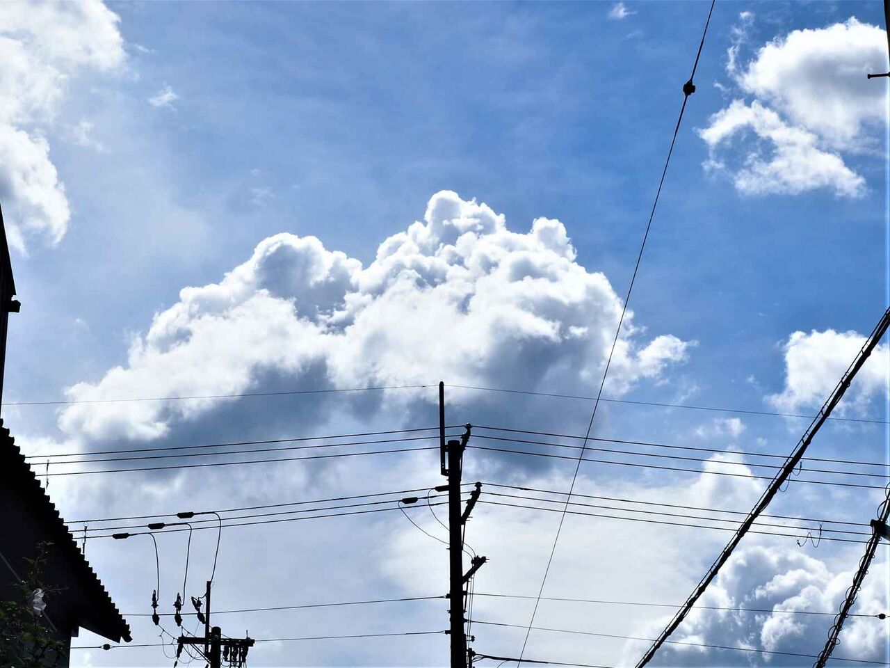 夏の雲 高槻の夏の雲 日中夕刻に夏の入道雲が現れた 2023年8月26日