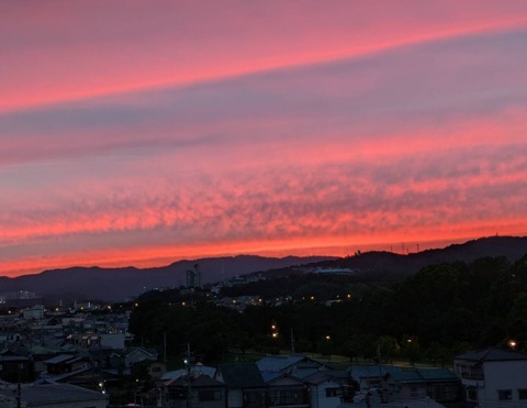 高槻の夕焼け 久々に梅雨空の間に見えた！2026年6月9日 : 高槻Network新聞