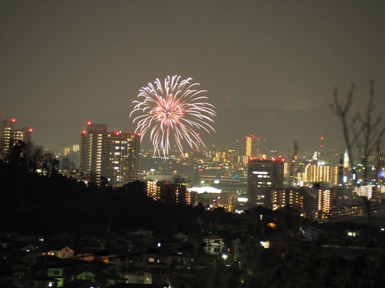 淀川の河川敷でサプライズの花火があったみたい 写真追加 21年3月26日 高槻network新聞 淀川の河川敷でサプライズの花火があったみたい 写真追加 21年3月26日 高槻network新聞