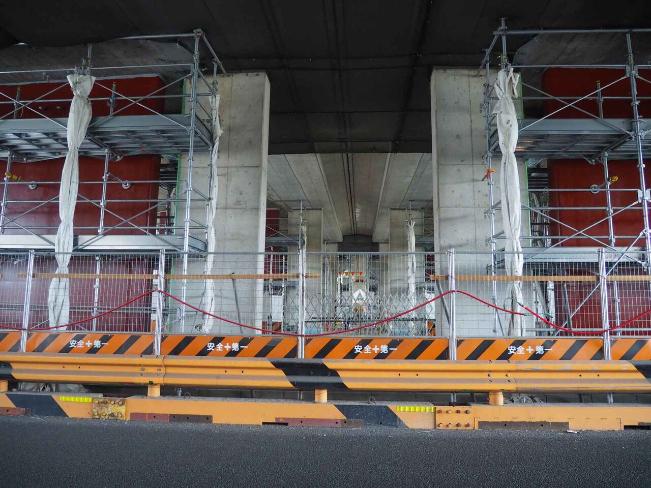 大蔵司付近 名神高速道路の橋脚補強工事のようす 高槻network新聞 大蔵司付近 名神高速道路の橋脚補強工事のようす 高槻network新聞