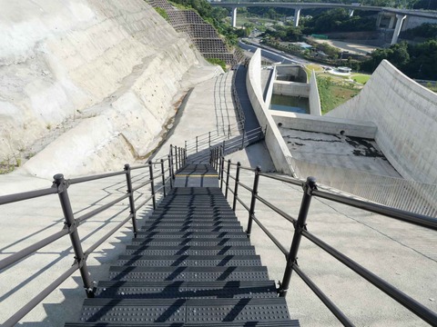 20240817安威川ダム階段 (10)