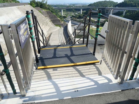 20240817安威川ダム階段 (8)