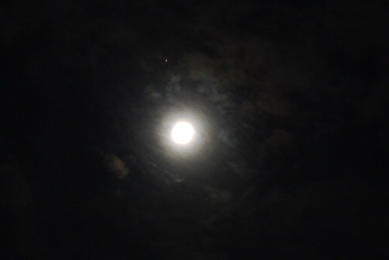 高槻の夜空 今日の火星と月は近かった 今日の月は栗名月というらしい 年10月29日 高槻network新聞 高槻の夜空 今日の火星と月は近かった 今日の月は栗名月というらしい 年10月29日 高槻network新聞