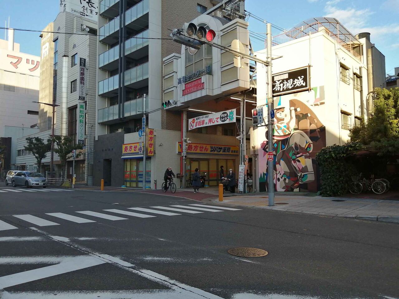 高槻の事故防止のポール 栄町商店街の東側 歩道のかどに設置されてる 高槻network新聞 高槻の事故防止のポール 栄町商店街の東側 歩道のかどに設置されてる 高槻network新聞