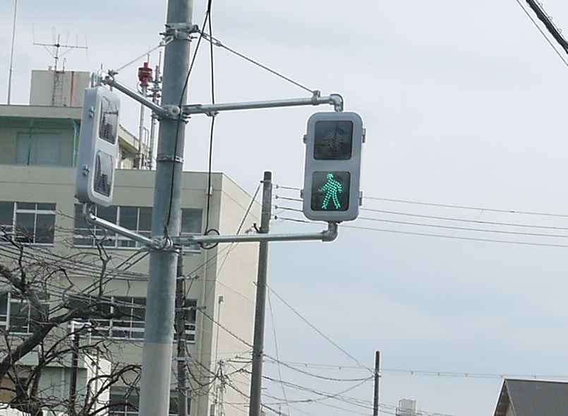 薄型の信号機に変わっているところを見つけた 岡本町と別所本町 高槻network新聞