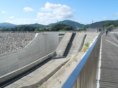 20240817安威川ダム階段 (1)