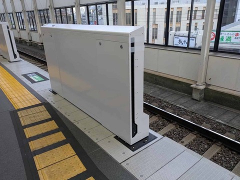 阪急高槻市駅ホームドア