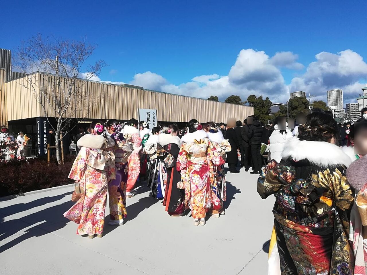 高槻やよい 法被 新品未開封 高槻市 二十歳のつどい 高槻城公園芸術文化劇場南館でのようす 2024年1
