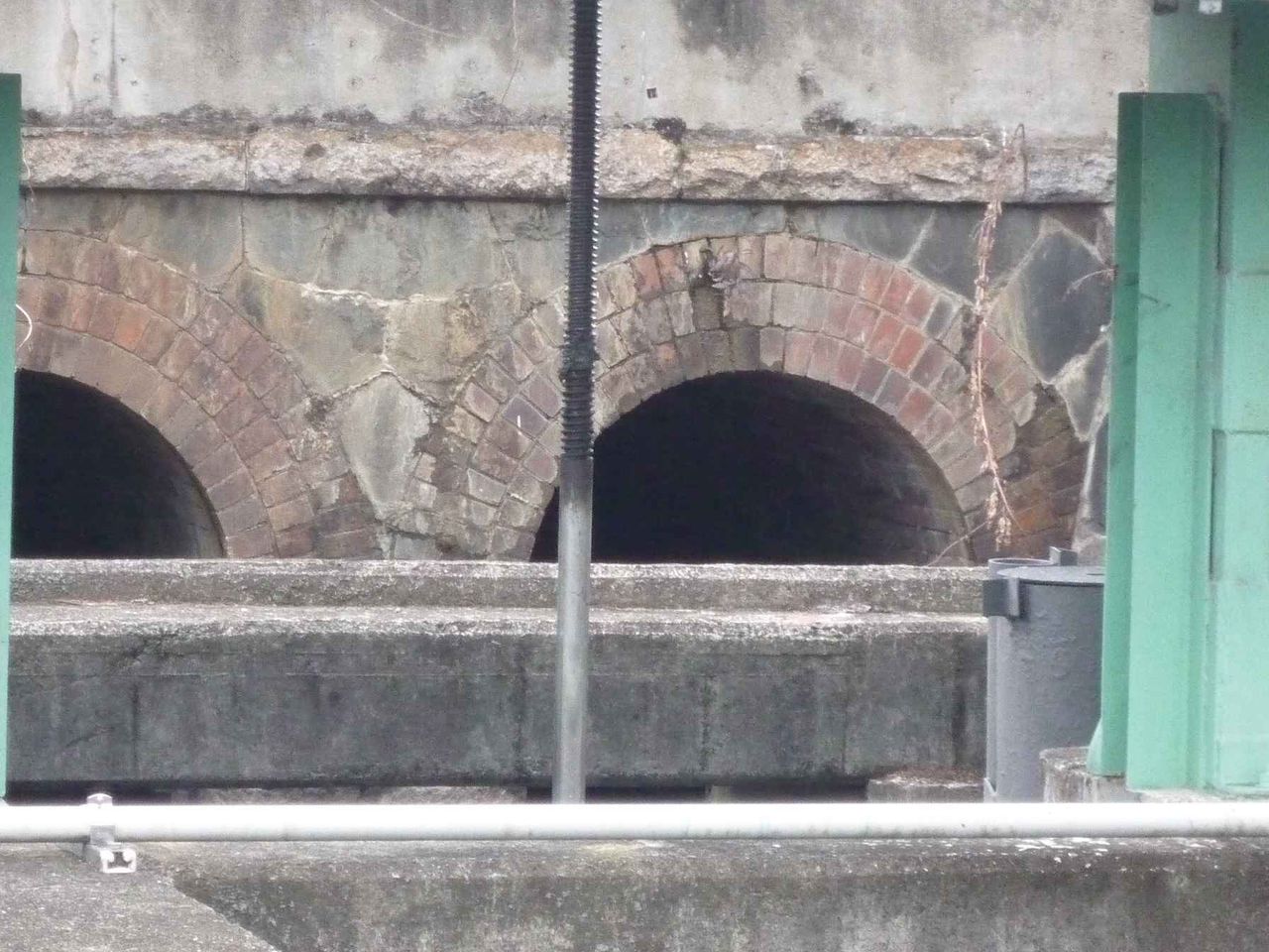 Jrのレンガトンネルは水路用もあるみたい アジャリの森近くの水路用レンガトンネル 高槻network新聞