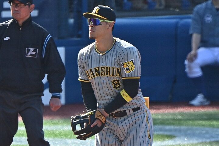 交流戦で不振が続く佐藤輝明　球界OBからは今後に向けシビアな見解も