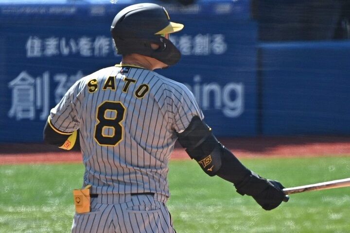 スランプ吹き飛ぶ、長打率8割超え！ 佐藤輝明に漂う岡田監督が求めた「強打者の理想」の姿