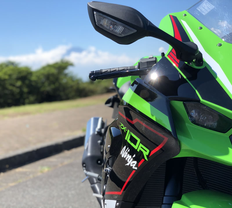 緑の木とワンちゃん2 Ninja ZX-10R、Z H2 SE]23年モデルのカラー＆グラフィックが発表