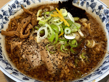 長岡市摂田屋「背脂ブラック」その1 : 「全国イイ味ハマル味」