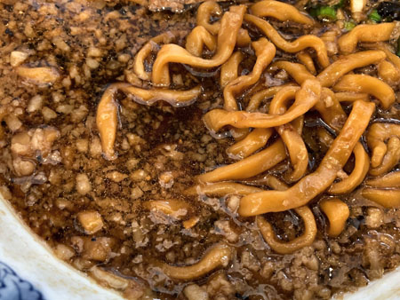 長岡市摂田屋「背脂ブラック」その1 : 「全国イイ味ハマル味」