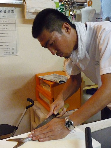 船長の華麗な包丁さばき