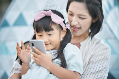 ママと一緒にスマホ