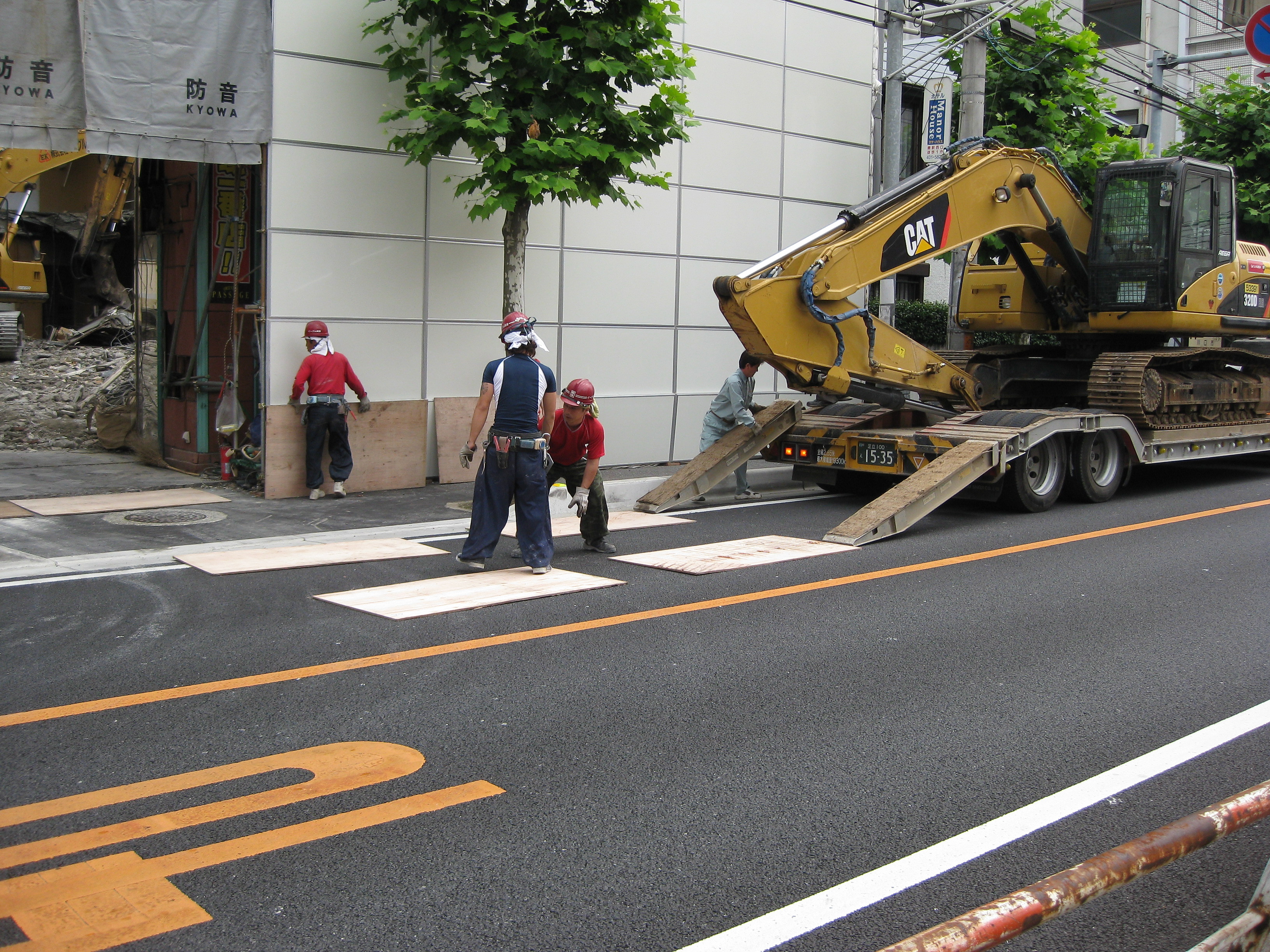 回送 重機を現場にいれること 解体屋の仕事