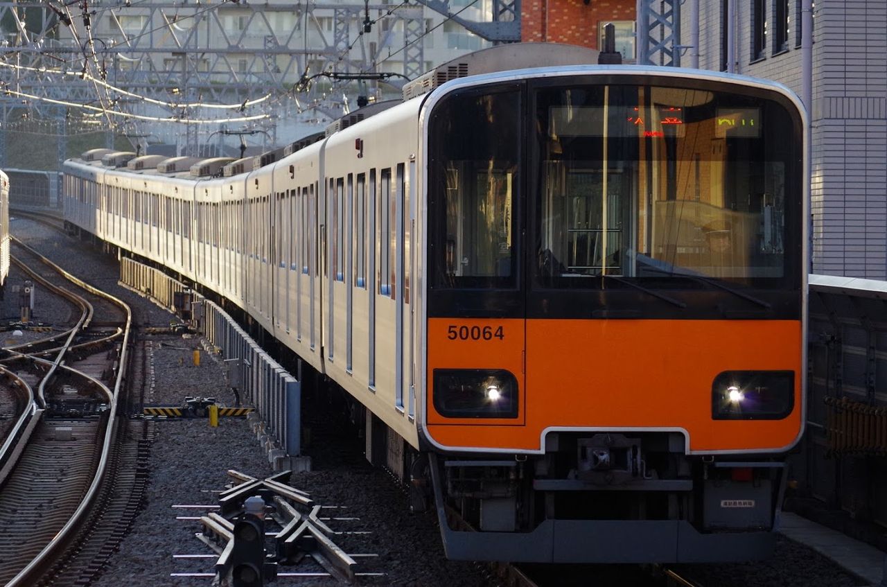 No 192 東武鉄道 クレヨンしんちゃん25周年 東武鉄道にラッピング電車登場へ つばさのブログ