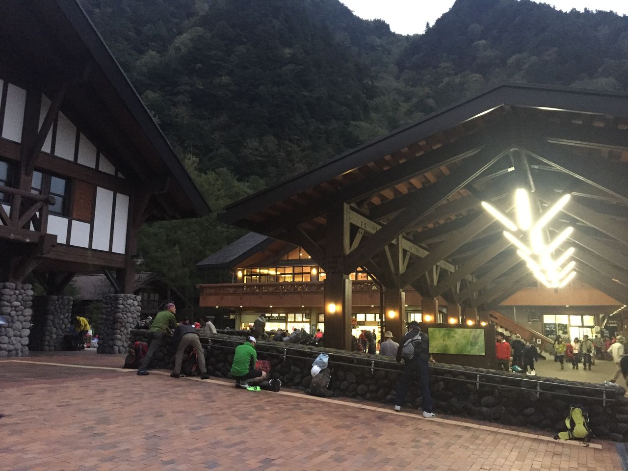 16 10 8 嵐の中の重太郎新道 前穂高岳 山を登って楽園へ 16 10 8 嵐の中の重太郎新道 前穂高岳 山を登って楽園へ