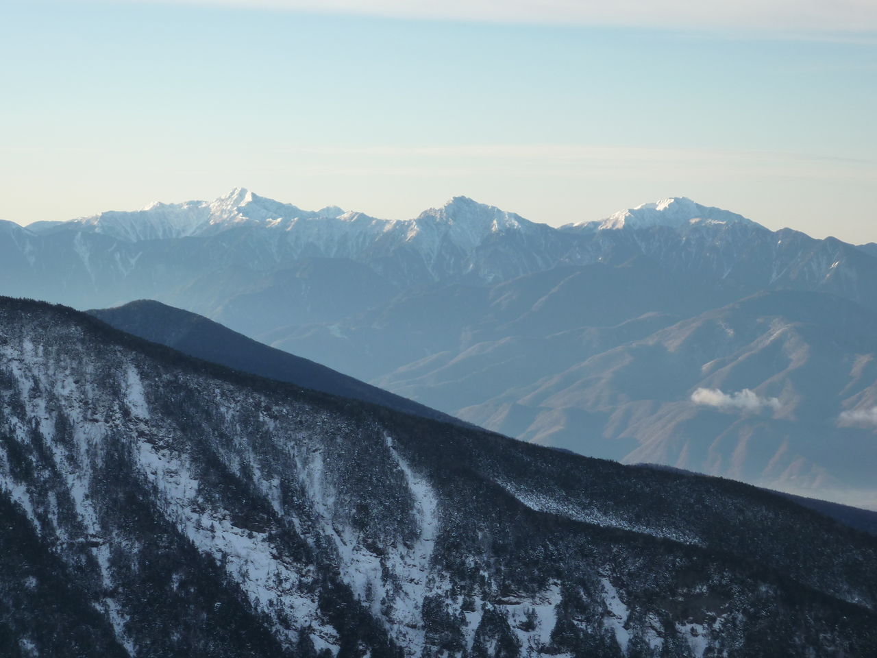 19 1 5 6 雪の日本アルプス望む晴天の八ヶ岳 天狗岳 山を登って楽園へ