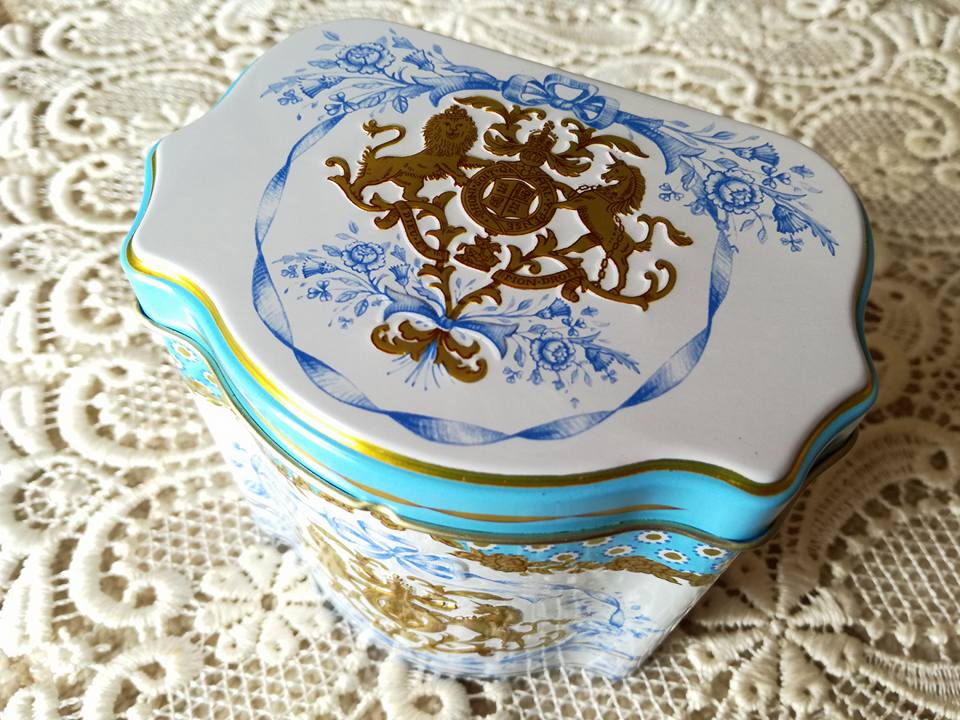 ロイヤルコレクション エリザベス女王・90歳記念・ミニチュアティーセット エリザベス女王 90歳のバースデー記念 限定ティーセット販売！