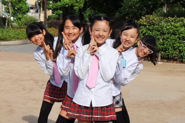 アイドル対決 姫っ娘５ まいどリームズ 西日本ハンバーガールz Easel Art Cafe Blog