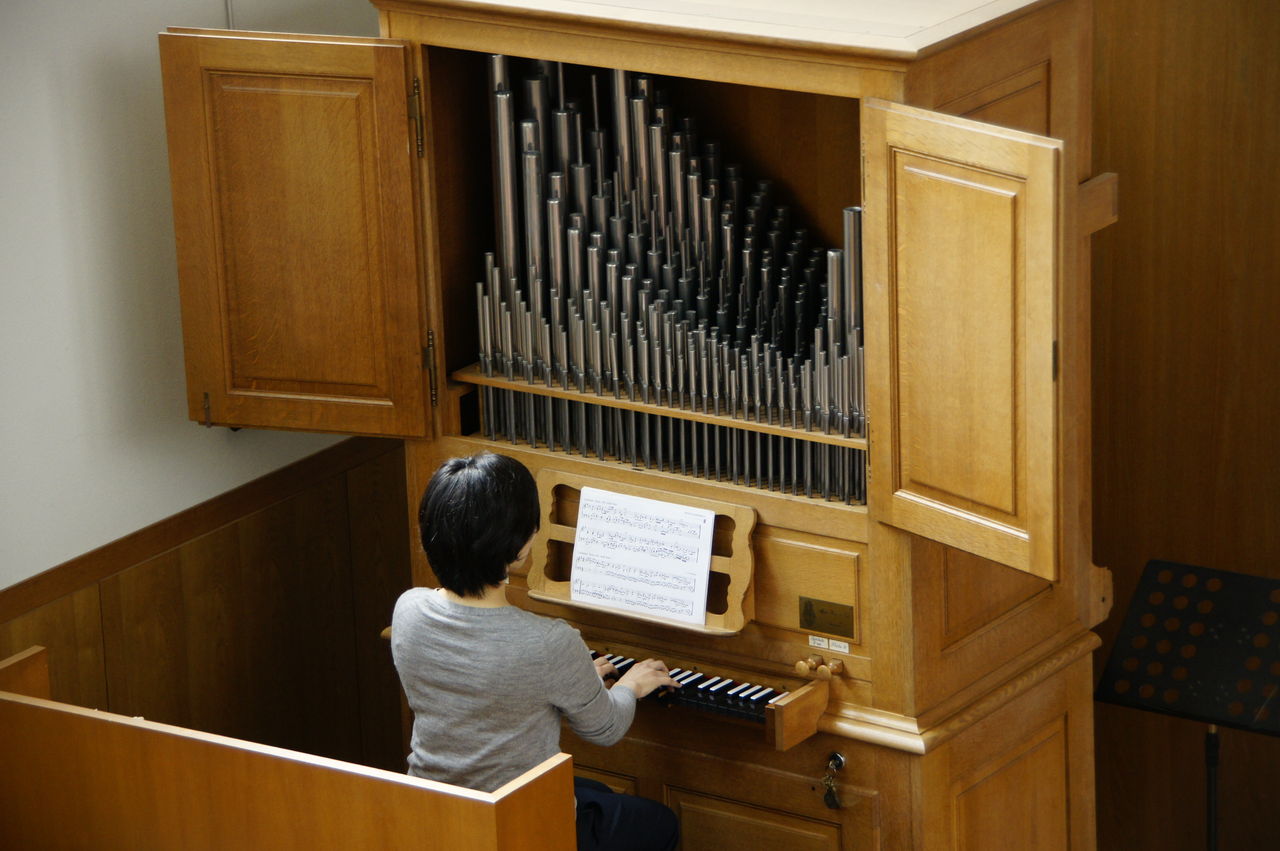 ����������4