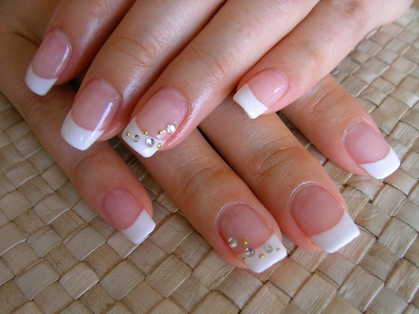 定番フレンチと変形フレンチ Nail Beauty Salon East Paradise