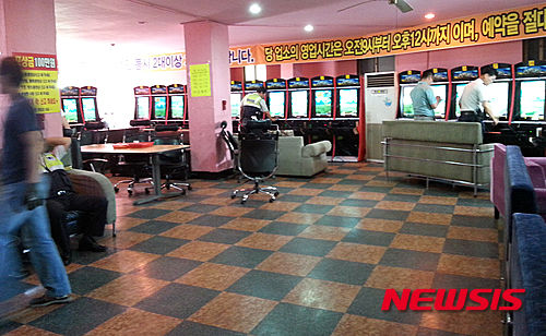 【韓国】「お金を失ったから」　50代男性が成人ゲームセンターでゲーム機53台を壊しまくる！別の店では40代男性が営業妨害