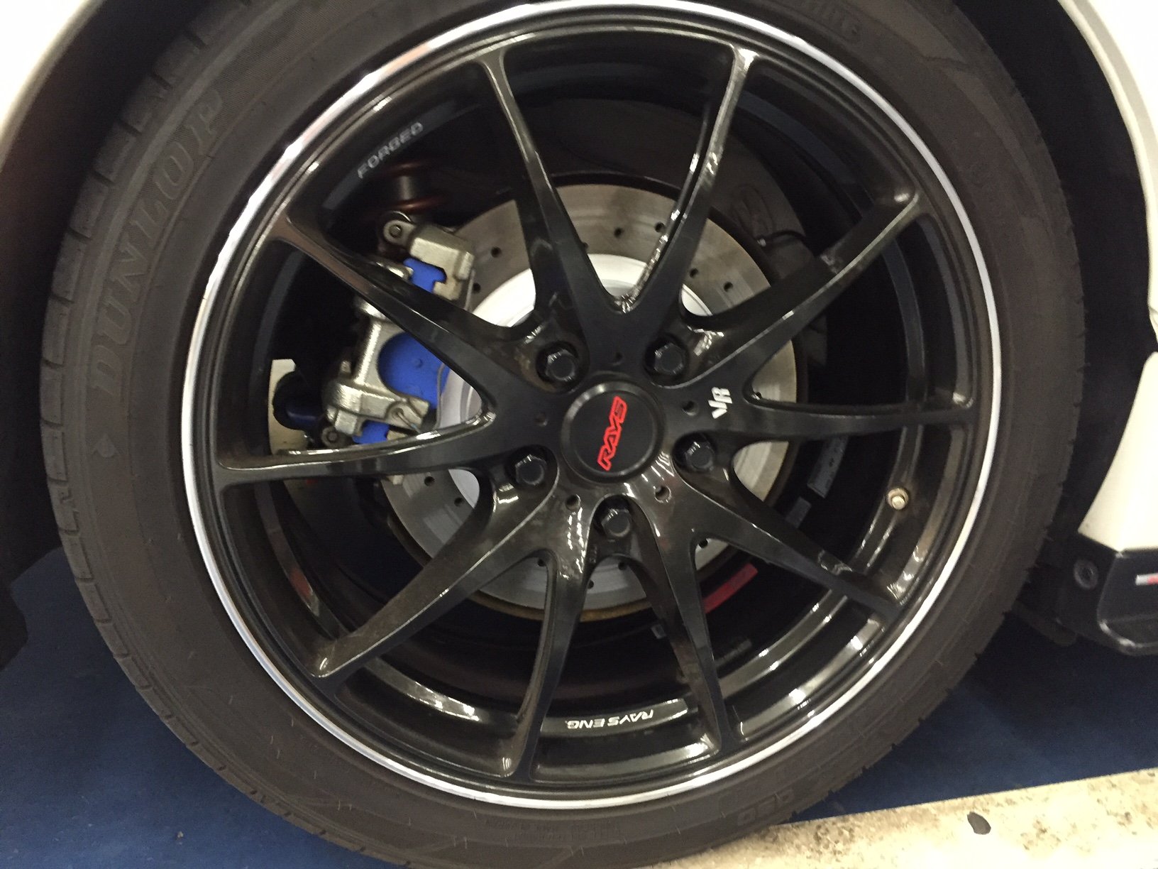 レヴォーグにエンドレスキャリパー East Cloud スバル 日記