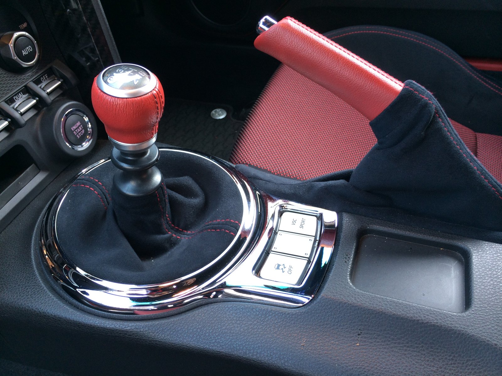 ☆BRZ(ZC6)、トヨタ86(ZN6)用 2024 シフトブーツ&サイドブレーキブーツ