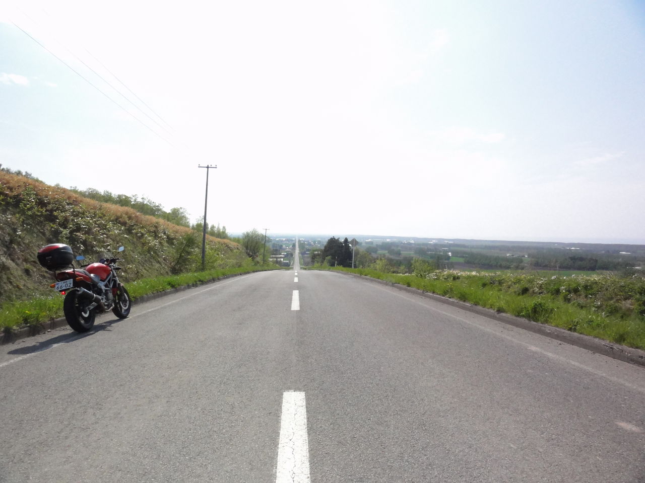 北海道といえば長ーい直線道路 天に続く道 斜里町 清里町 北海道の東方から 北海道といえば長ーい直線道路 天に続く道 斜里町 清里町 北海道の東方から