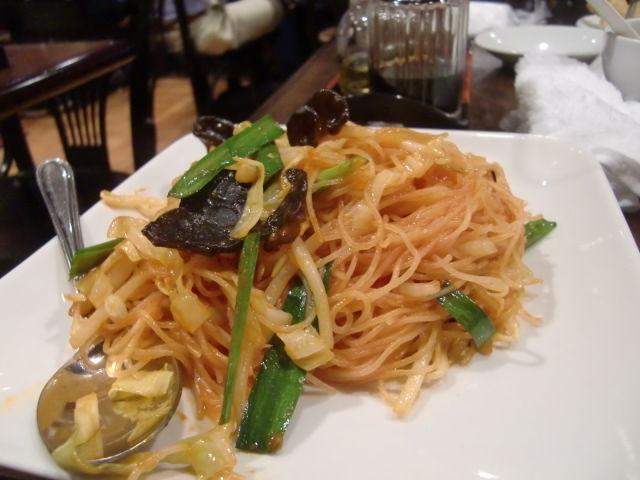 龍の焼きビーフンのケチャップ炒め