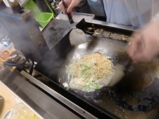 焼きそば作り中