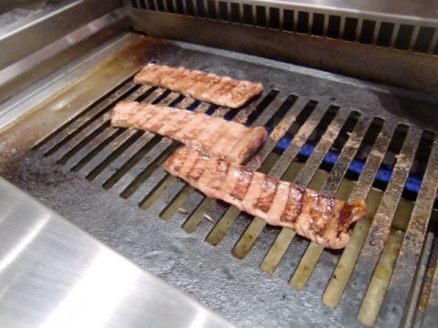 肉3