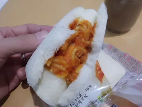 中身を割ったらナポリタン