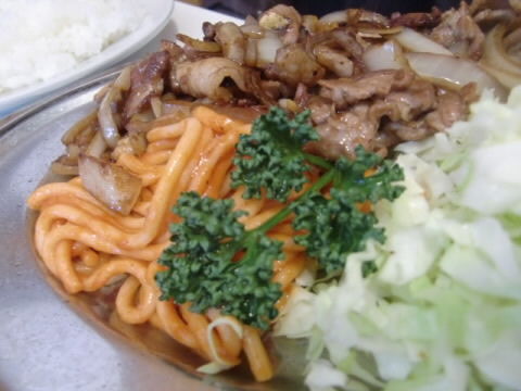 しょうが焼きの付け合せもナポリタン!