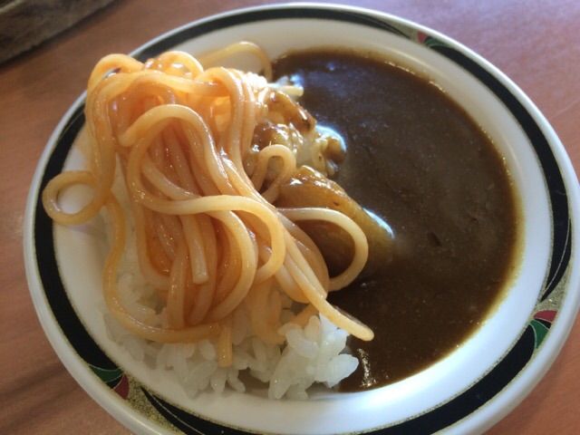 ナポリタンをカレーにオンザライス!
