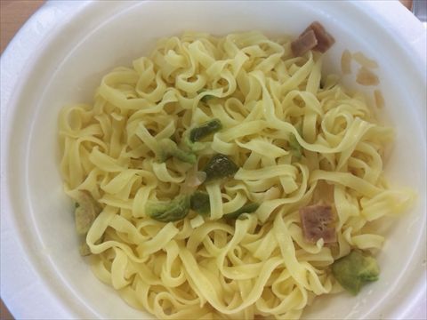ソースをからめる前