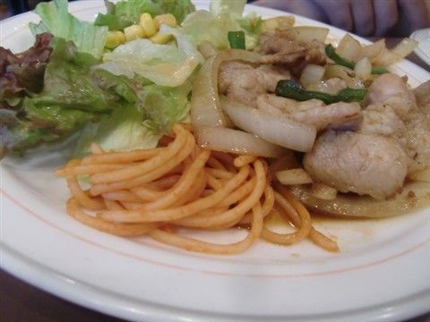 付け合わせのナポリタン♪
