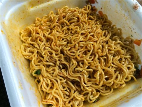 マルちゃんのナポリタン味焼きそば完成