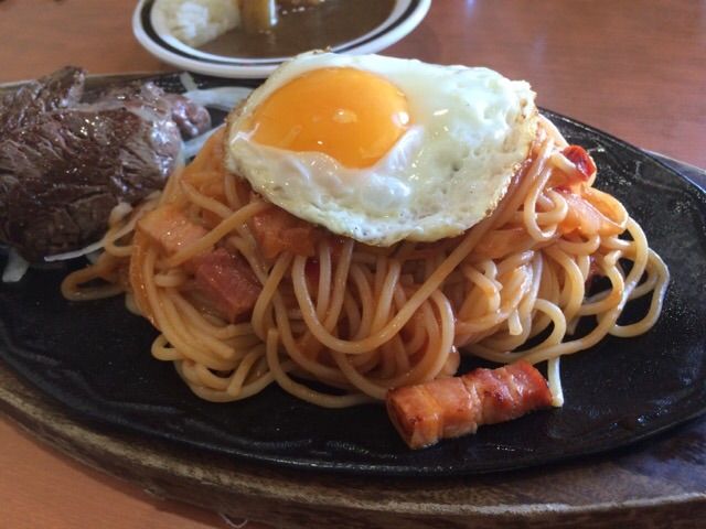 ステーキけんのナポリタンを近くから