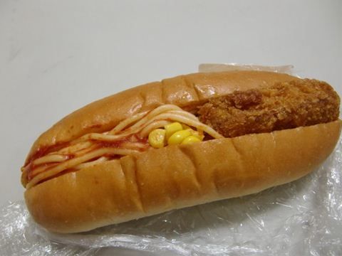 NEWDAYSの牛肉コロッケ&ナポリタンロール