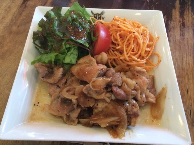 なんと付け合わせのナポリタン!
